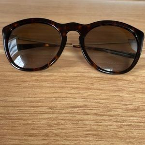 Tory Burch sunglasses! Comes with orange case!